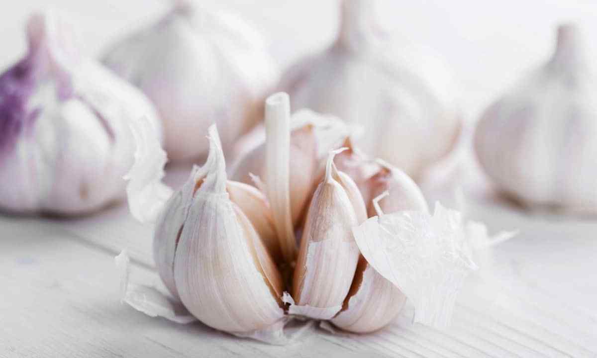 How to remove garlic smell