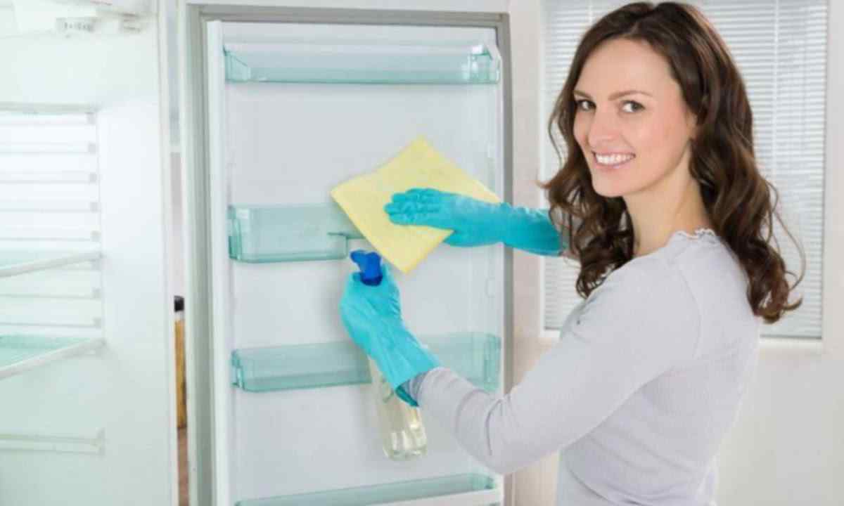 How to remove door at the fridge