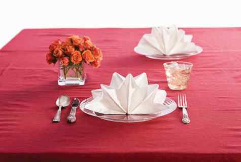 How to wrap napkins for holiday table