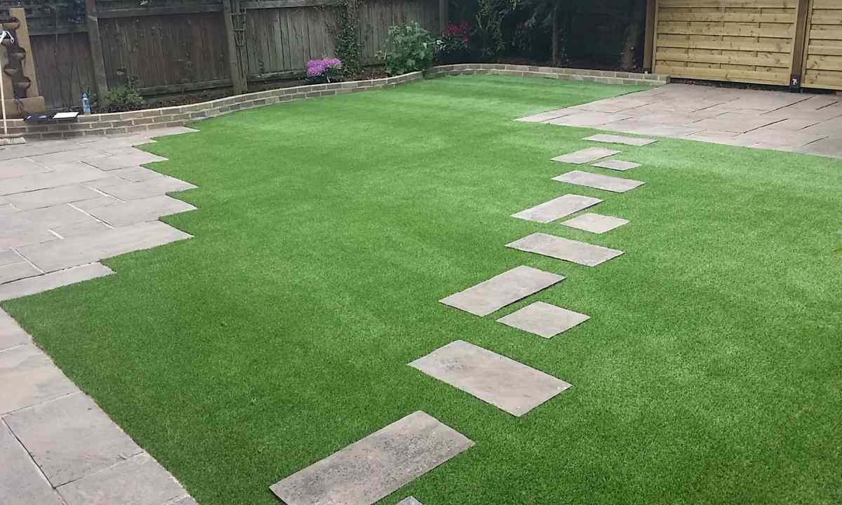 Use of lawn grass in landscape