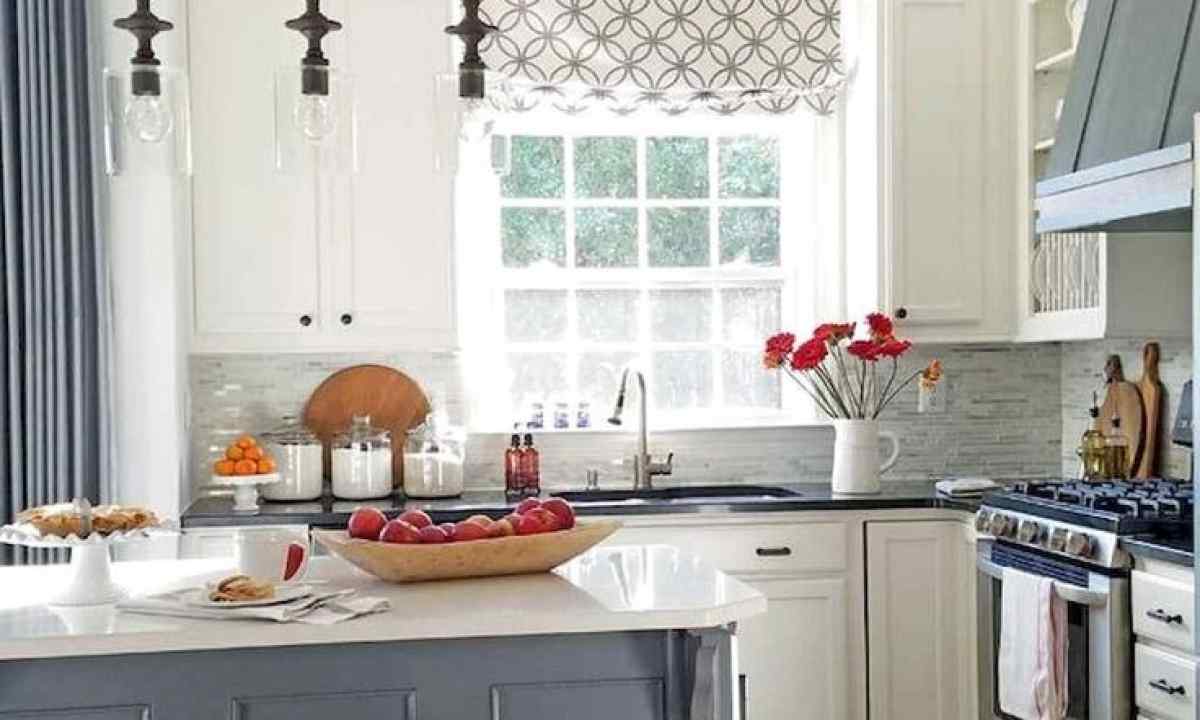 With what curtains it is better to decorate kitchen