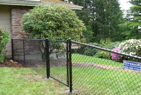 How to make fence of chain-link grid: methods of installation and calculation