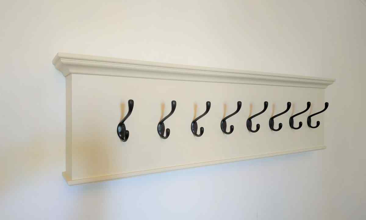 How to choose wall hanger to the hall
