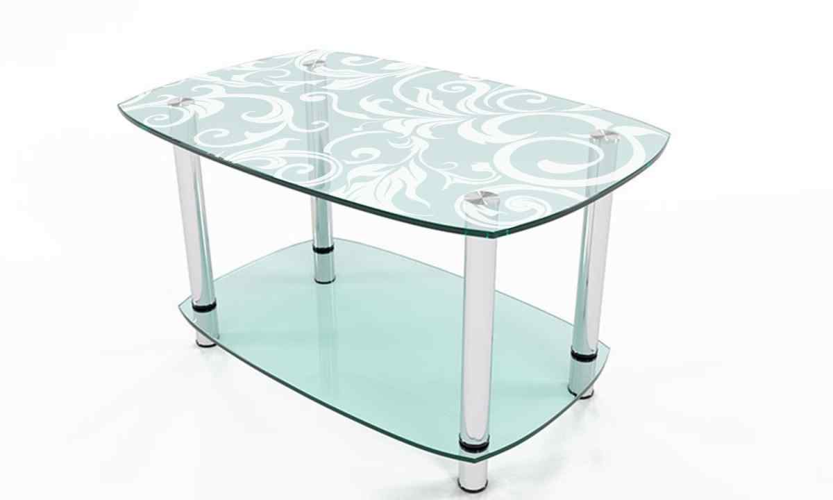 Magic chic of glass furniture