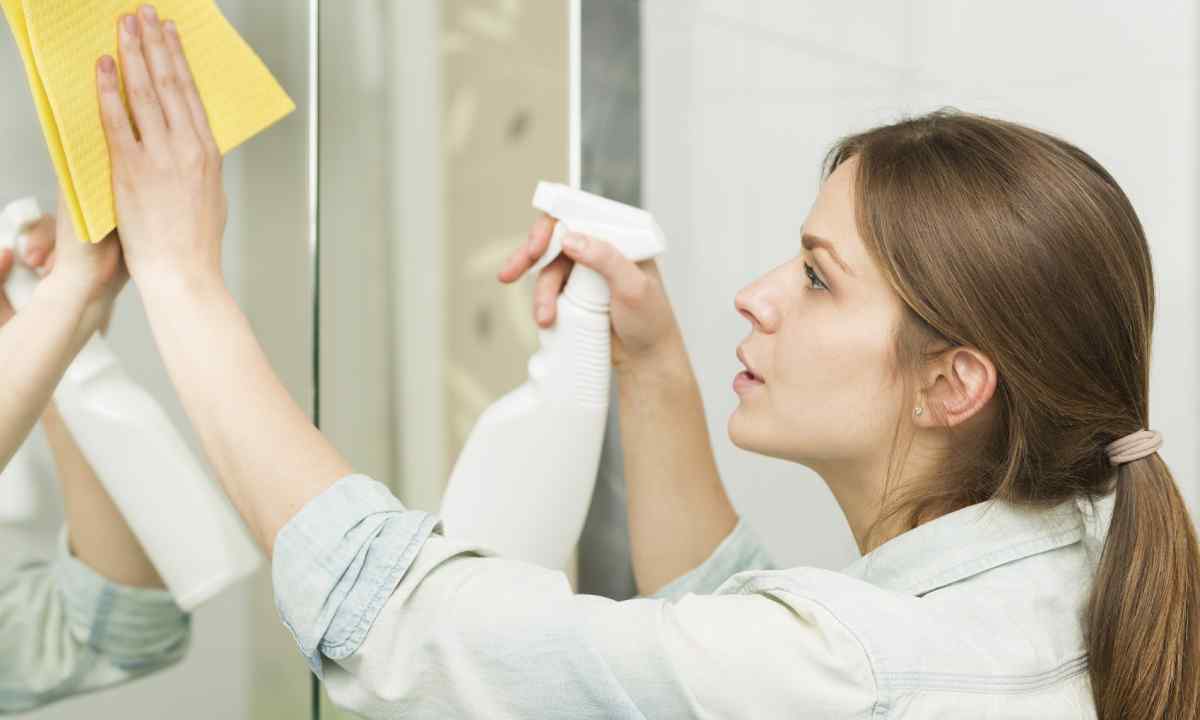 How to clean mirror