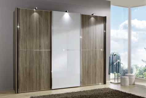 Sliding wardrobes with glass doors: pluses and minuses