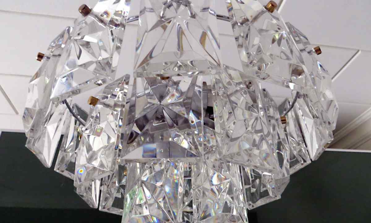 Crystal miracle in the house: how to choose esthetic chandelier