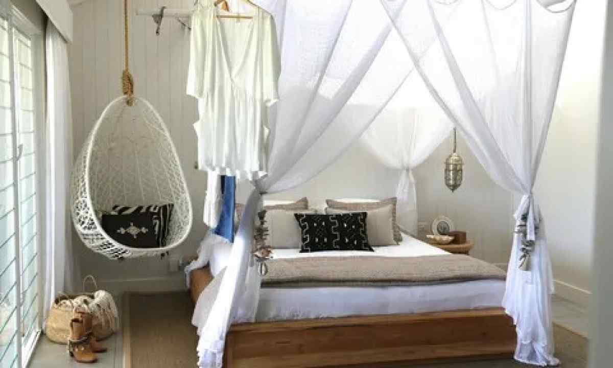 How to make bed with canopy