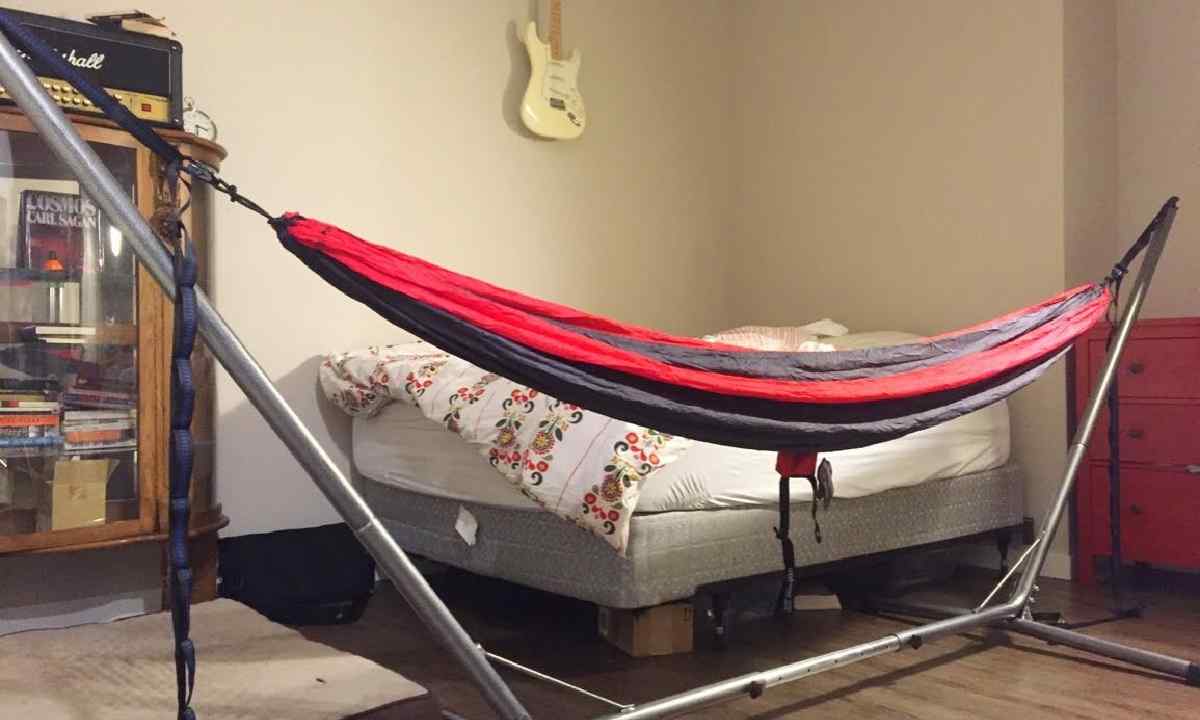 How to make hammock in the apartment