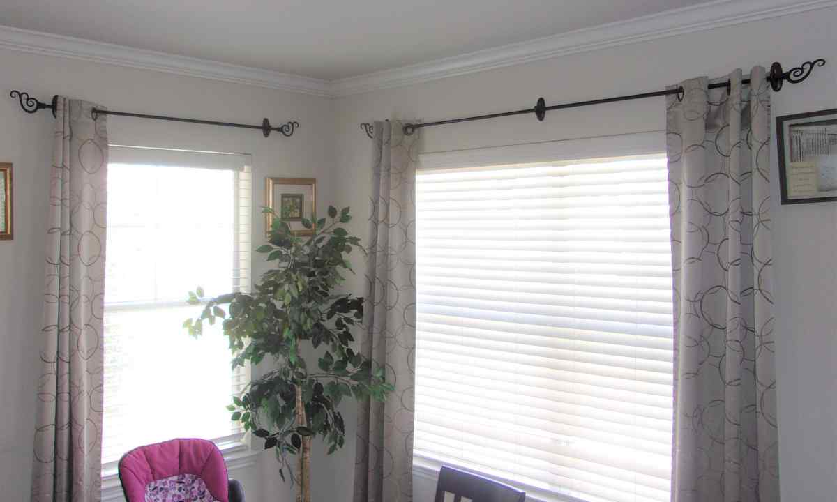 How to hang up curtain