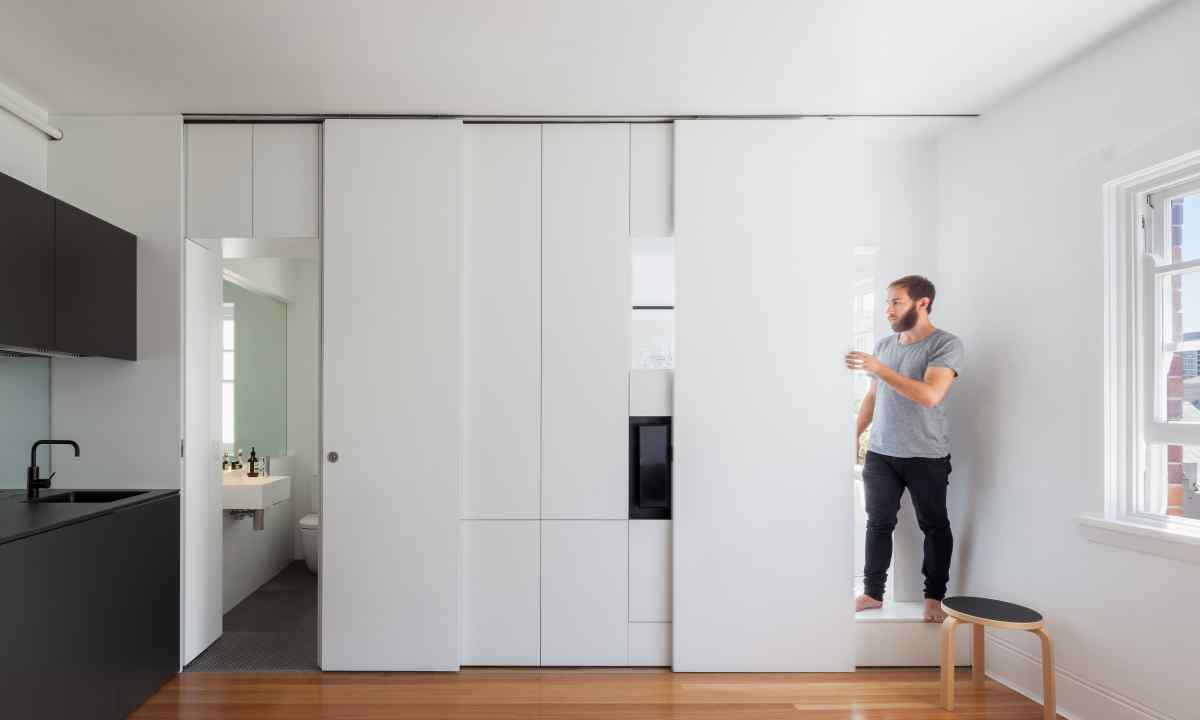 Sliding wardrobes in the apartment: convenience and functionality
