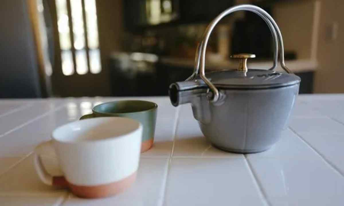 How to clean teapot