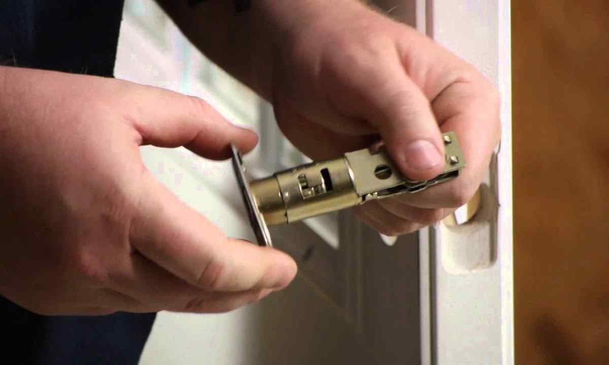 How to change the door lock