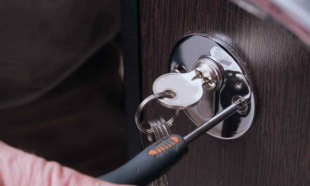 How to assemble the lock