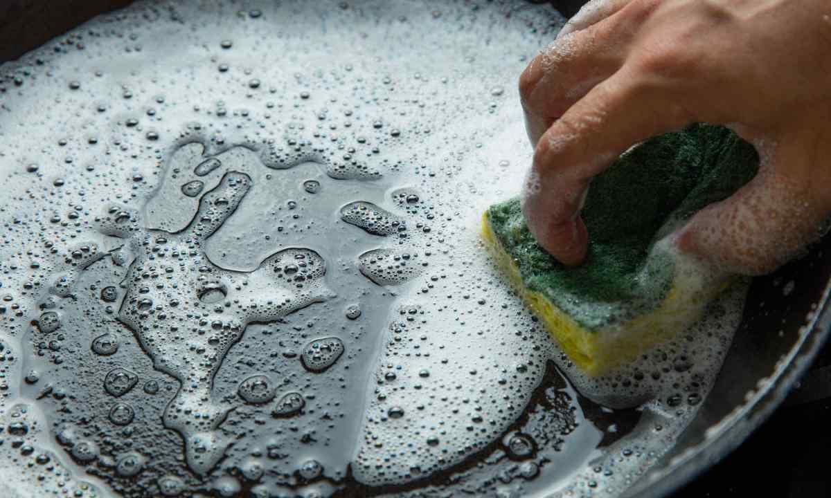 How to clean pan to year