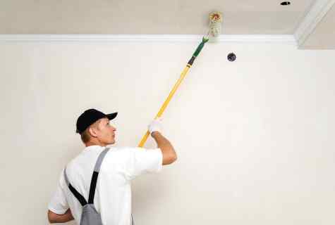 How to paint ceilings with the roller