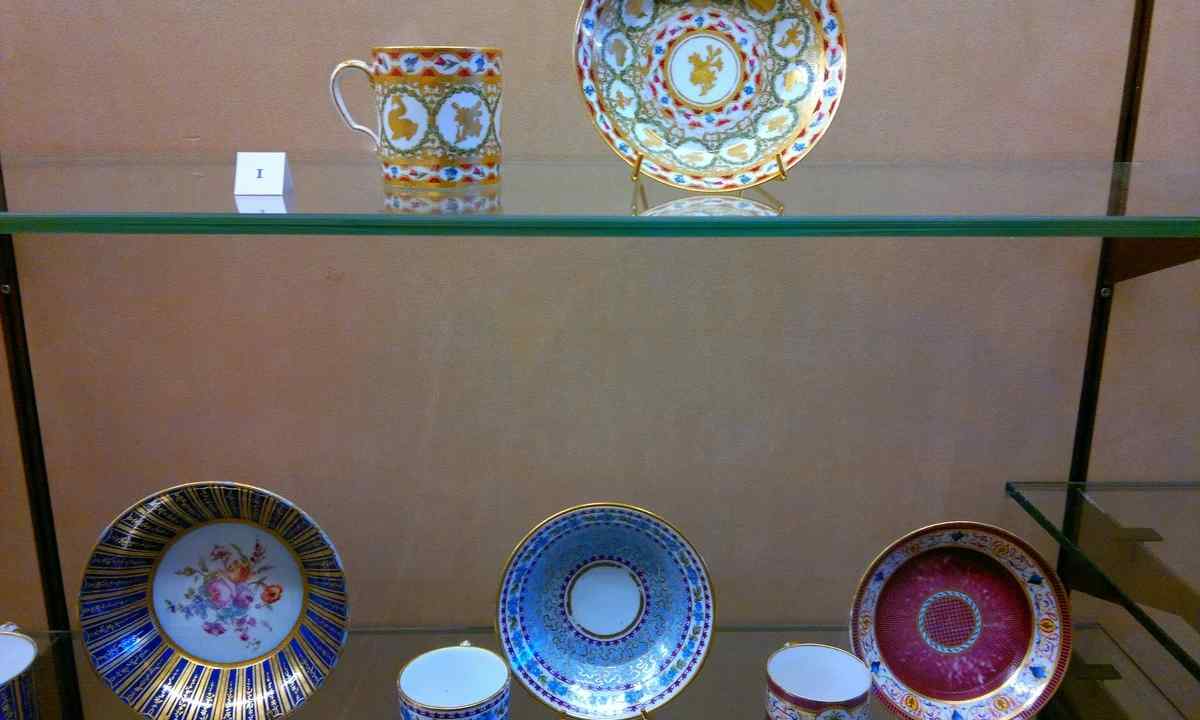 How to distinguish porcelain from faience