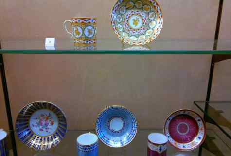 How to distinguish porcelain from faience
