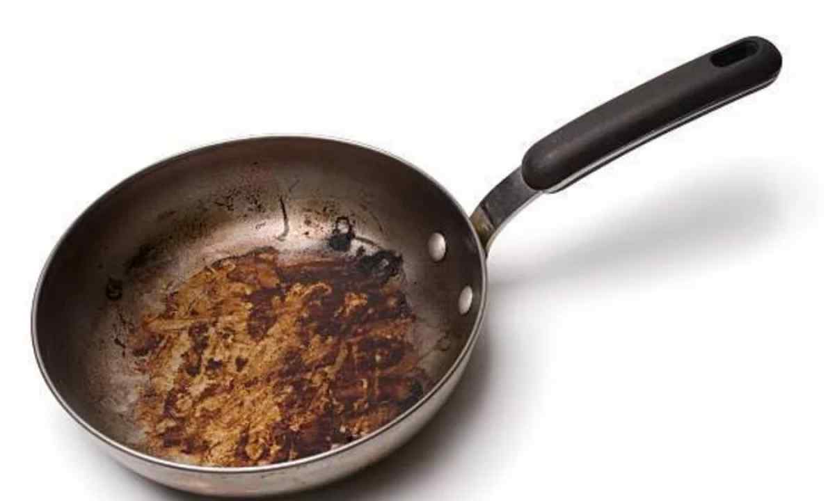 How to clean frying pan