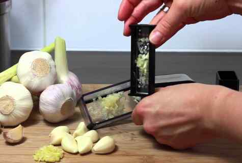When to remove garlic from bed