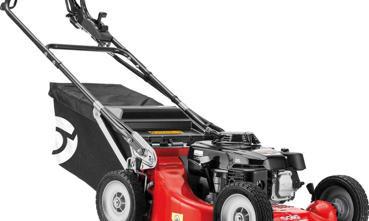Self-propelled petrol lawn-mower: pluses and minuses