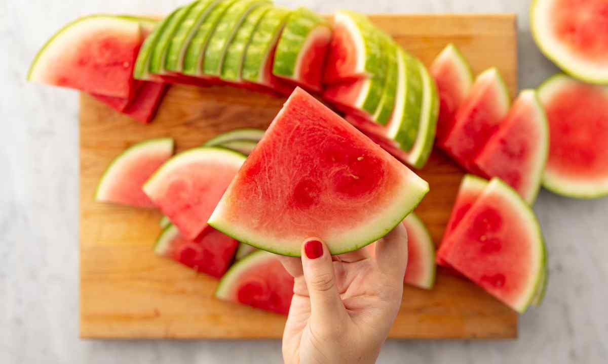 As it is correct and beautiful to cut watermelon