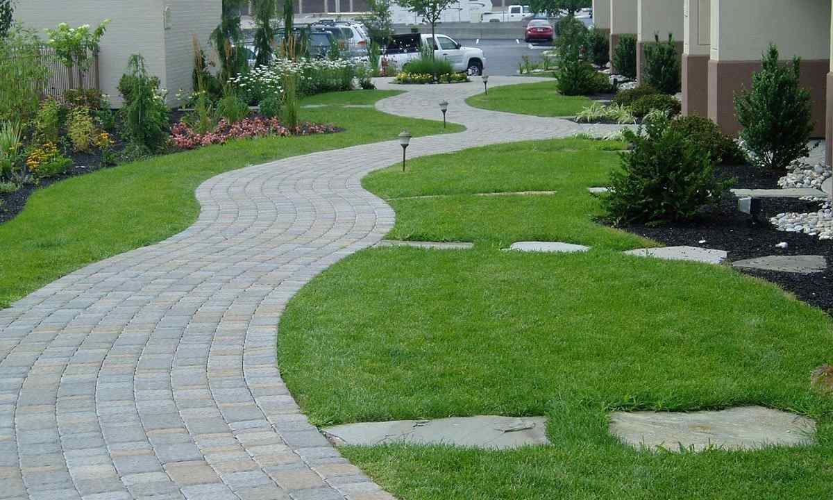 How to pave path in garden
