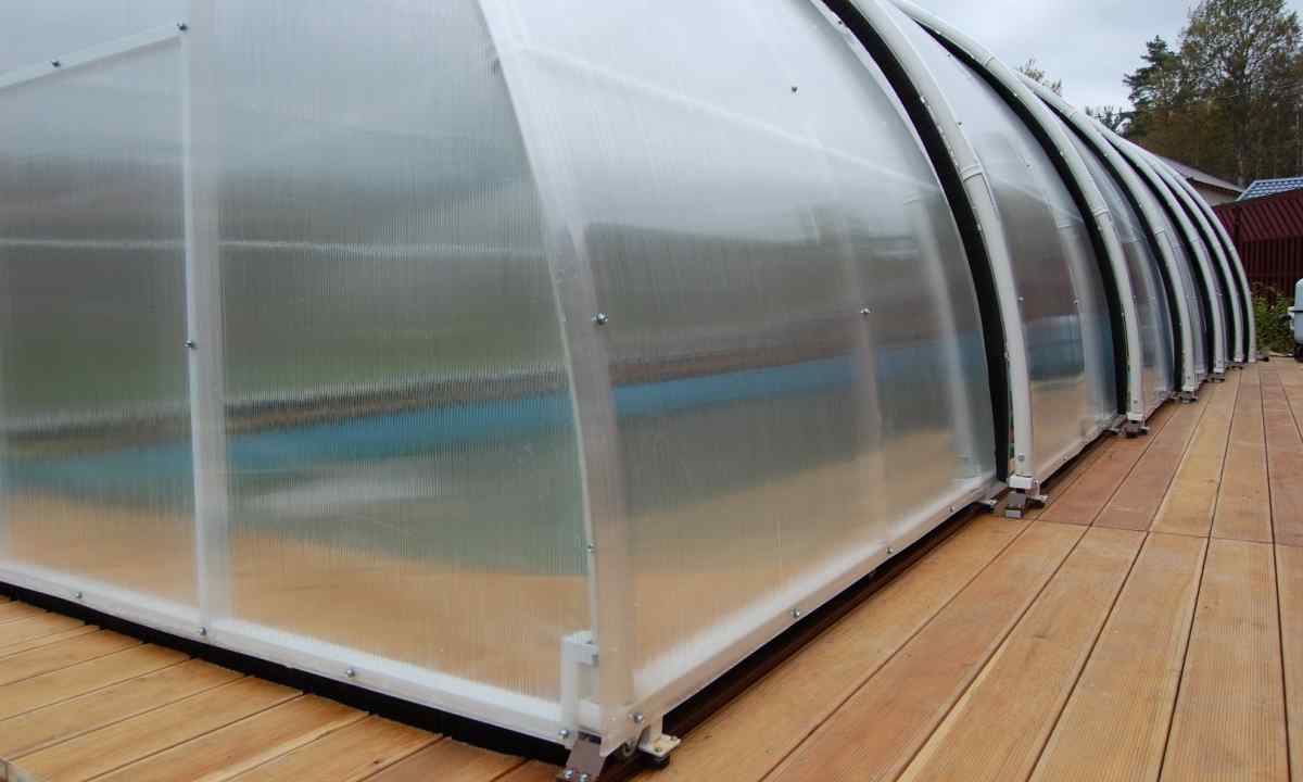 Whether it is necessary to close hotbed from polycarbonate for the winter