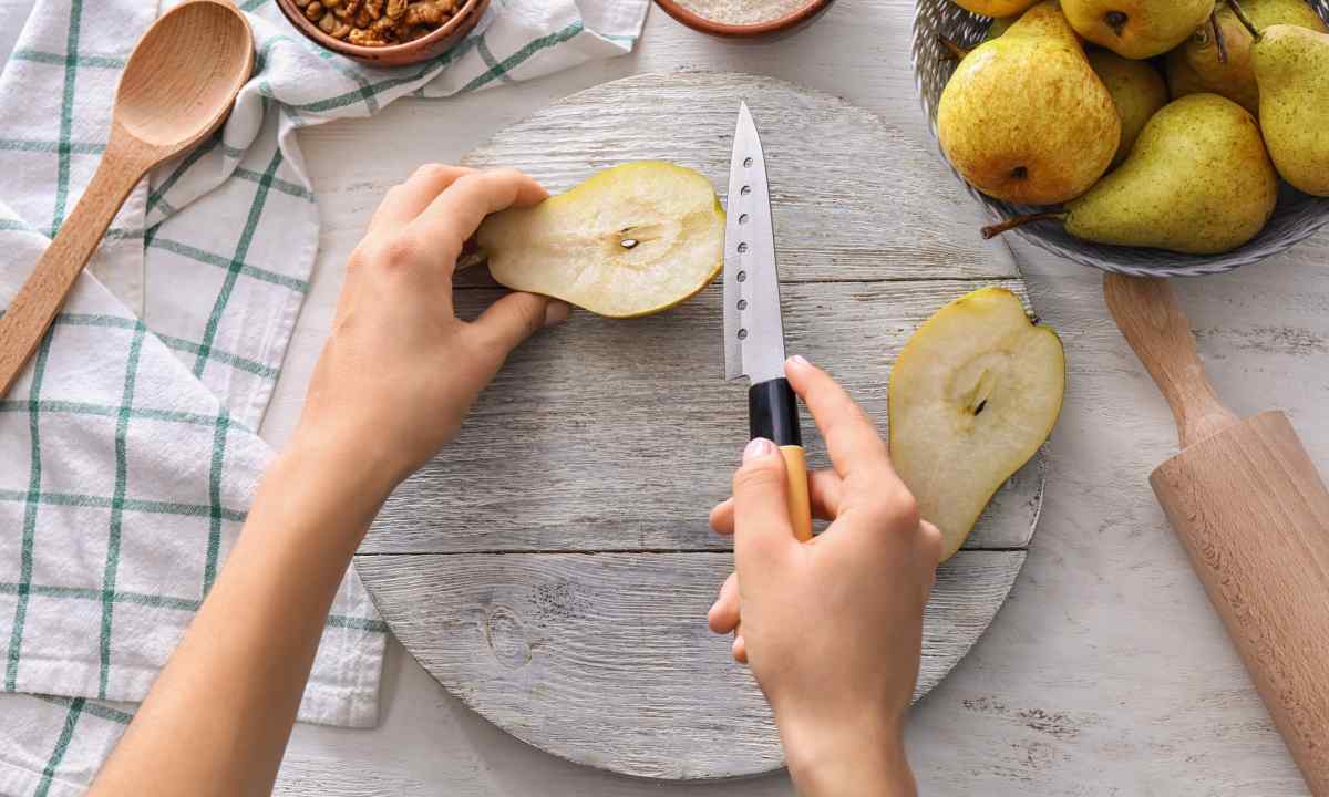 How to cut off pears