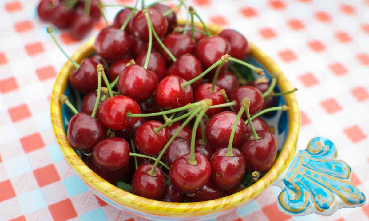 How and when sweet cherry fructifies