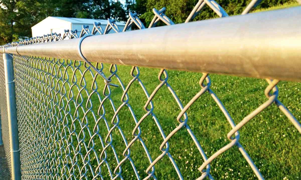 How to build fence from grid chain-link