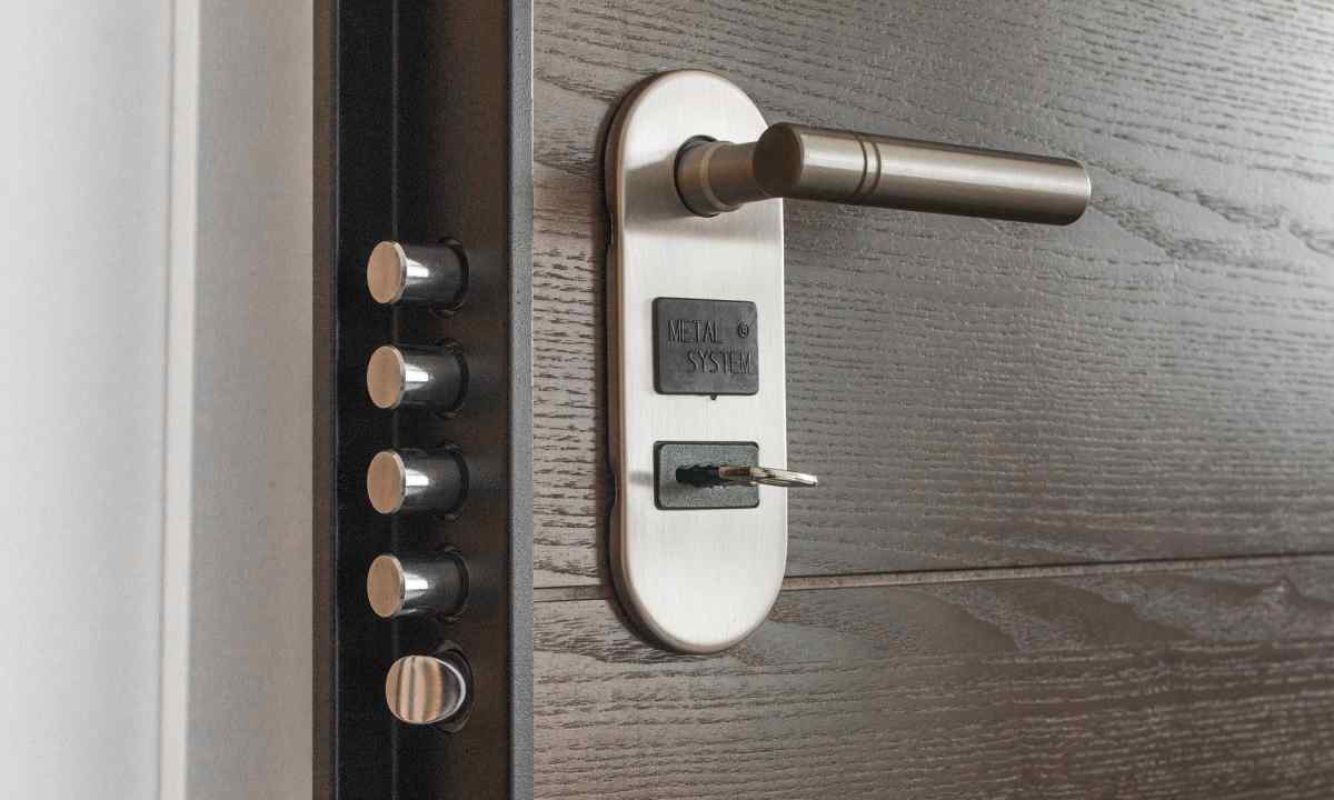 How to replace door locks