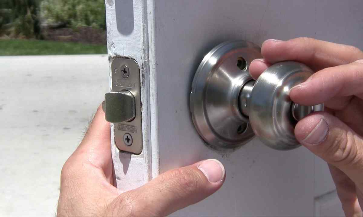 How to remove the door lock