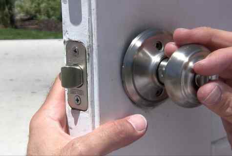 How to remove the door lock