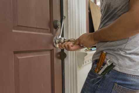 How to disassemble the door lock