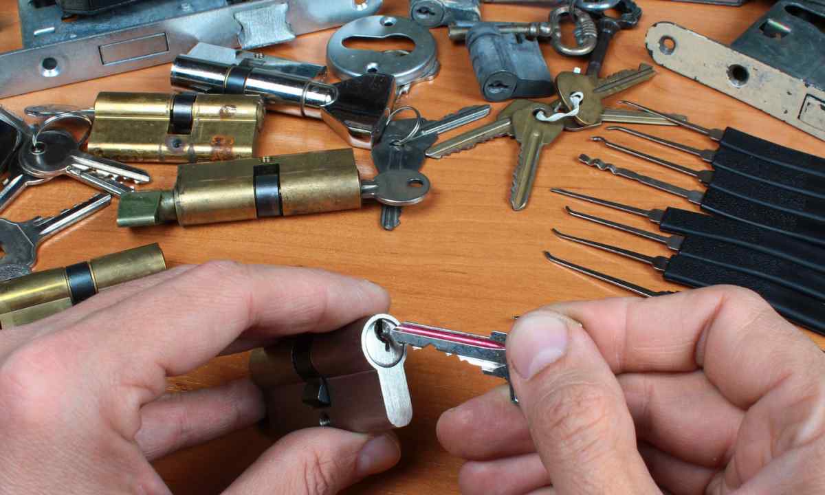 How to cut the lock