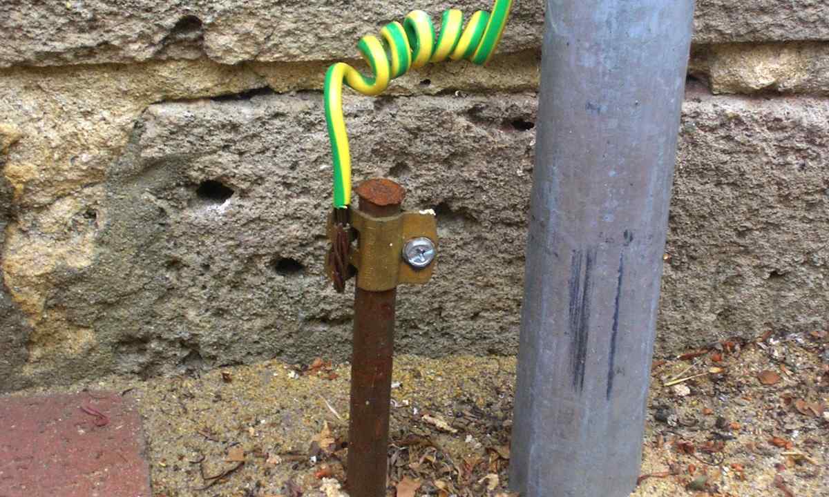 As it is correct to make mounting of grounding in the house