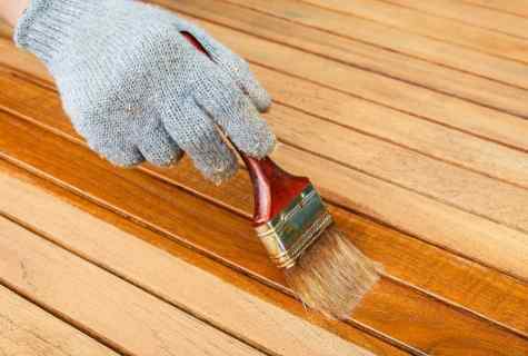 How to choose varnish for tree for external works