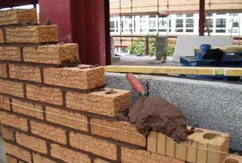 What brick to use in laying of the foundation