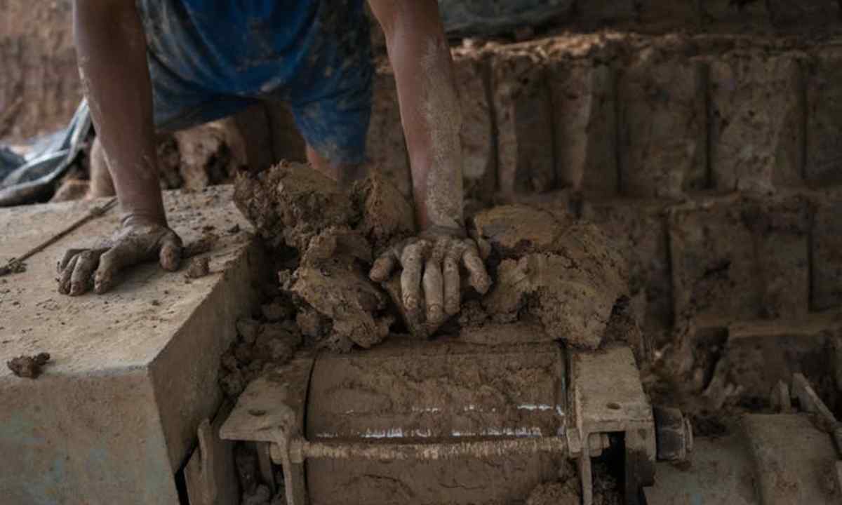 How to make bricks from the earth with own hands