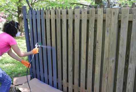 With what paint to paint fence