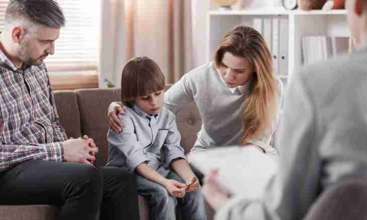 Children's neurosises: treatment and advice to parents