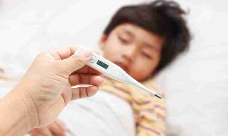 White fever at the child: reasons, symptoms, treatment