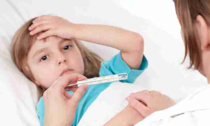 Hyperthermia at children: reasons, symptoms, treatment