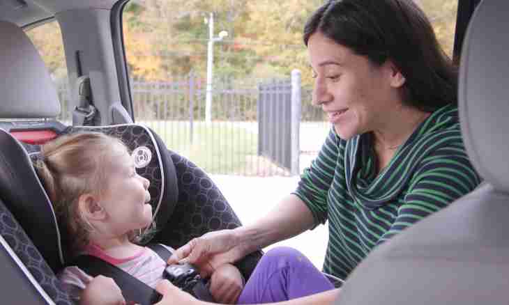 How to accustom the child to a car seat