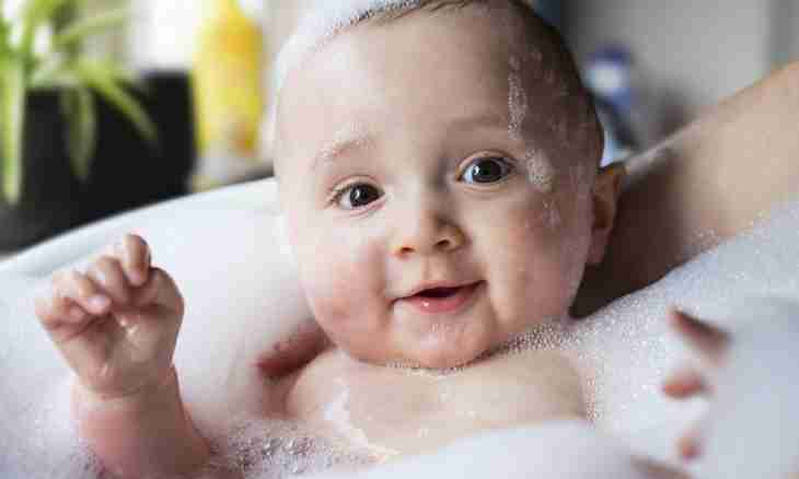 Whether it is possible to bathe the sick child