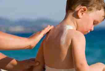 How to protect the child from a heat and the sun