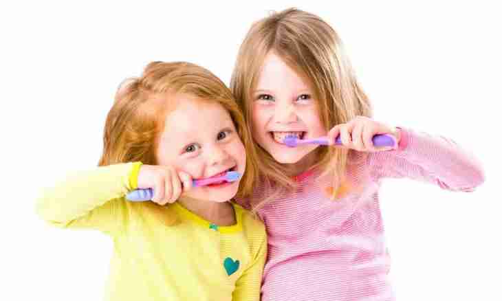 To what age the child needs to brush teeth children's paste