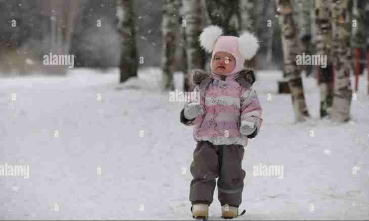 Rules of safe walk with the child in the winter