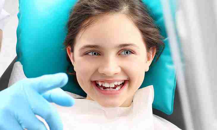 How to treat teeth to small children